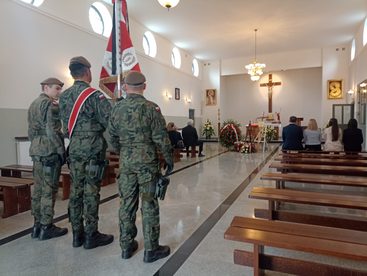 Uroczystości pogrzebowe ekshumowanego przez Instytut Pamięci Narodowej Kazimierza Szczepańskiego „Wichra” z Raczyna